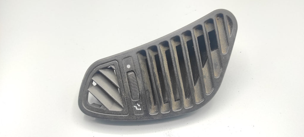 Alfa Romeo 156 2.4JTD 110kW 2002 LHD Front Right Dash Panel Side Air Vent Grill