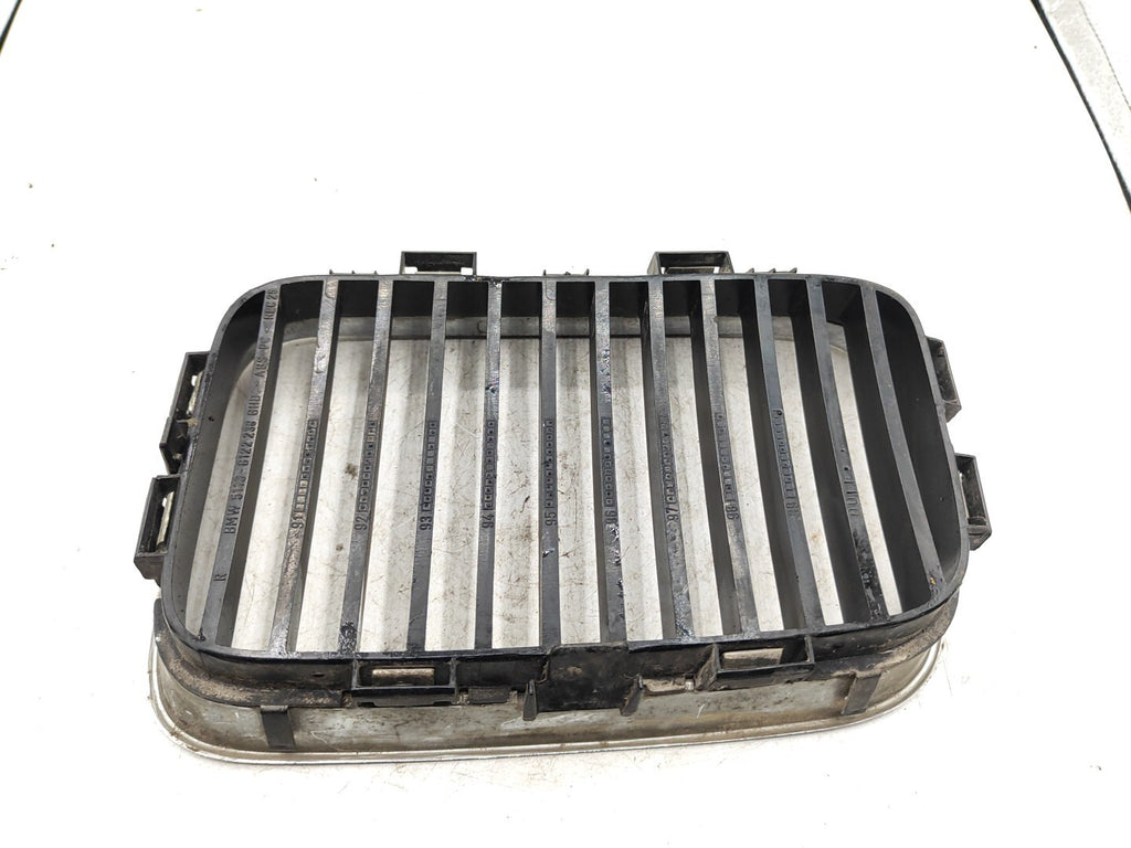 BMW 3 Series E36 Petrol  Front Right Side Bonnet Kidney Grill 8122238