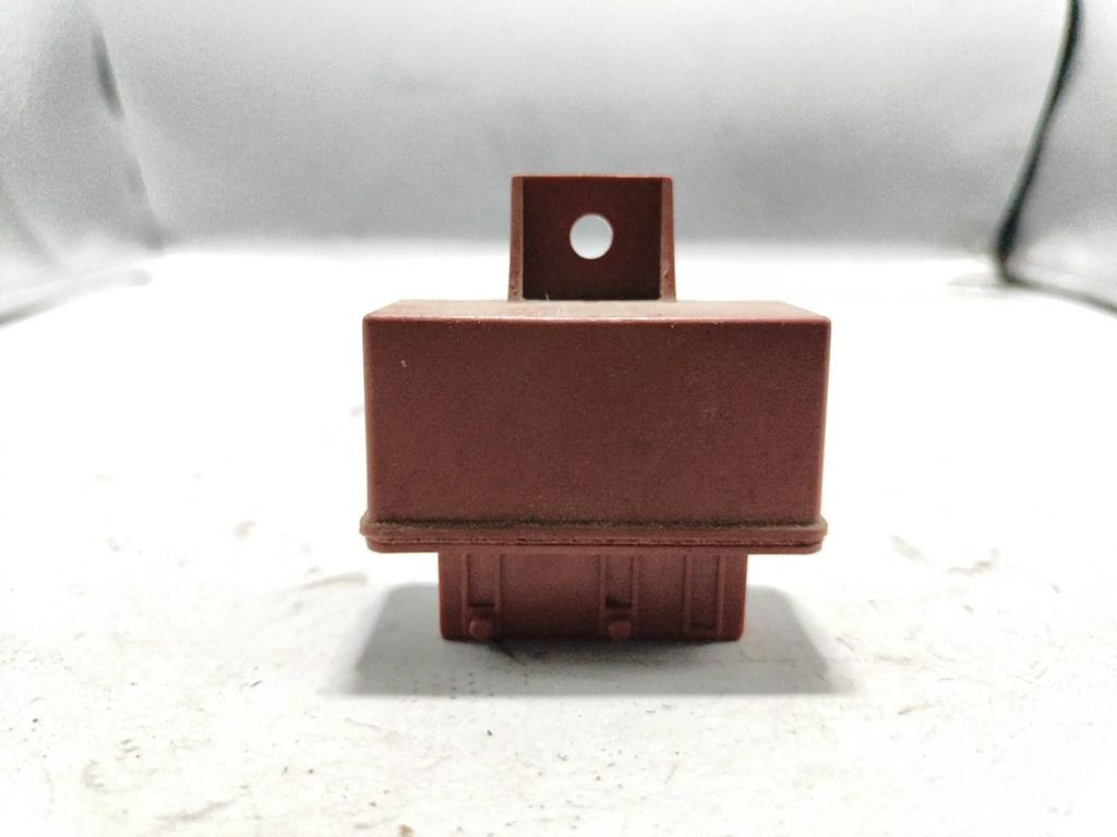 Peugeot 607 2.2i 116kW 2001 Petrol Fuel pump relay 9629945980