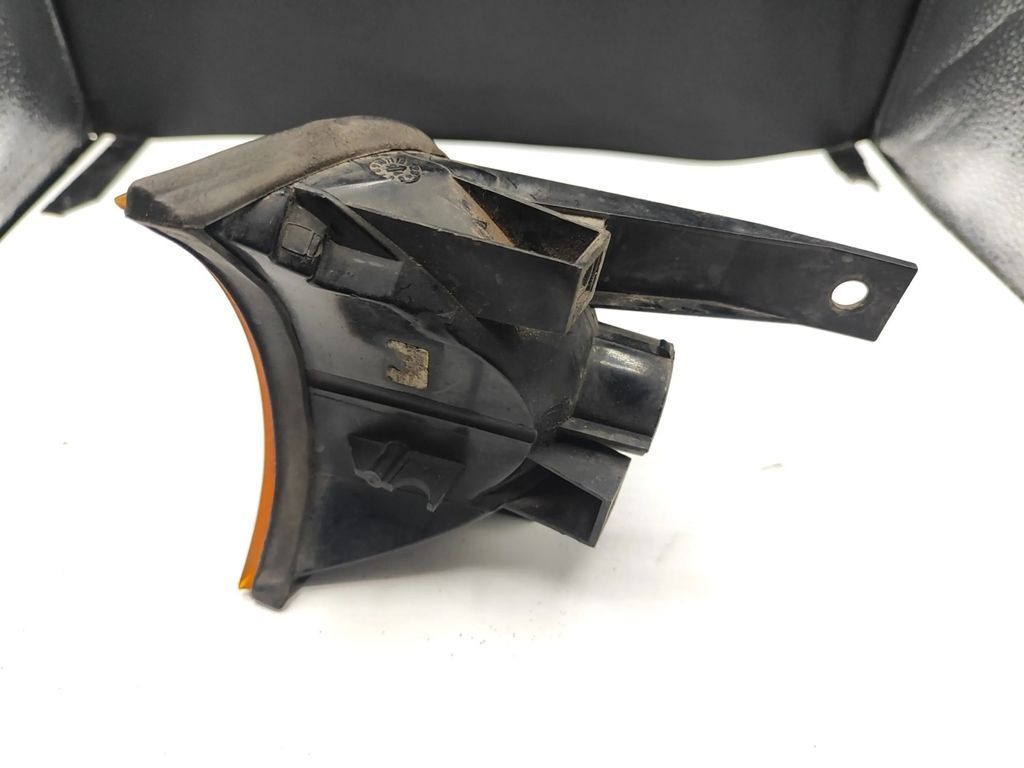 BMW 520 Series E34 1992 front right turn indicator light 1384034 
