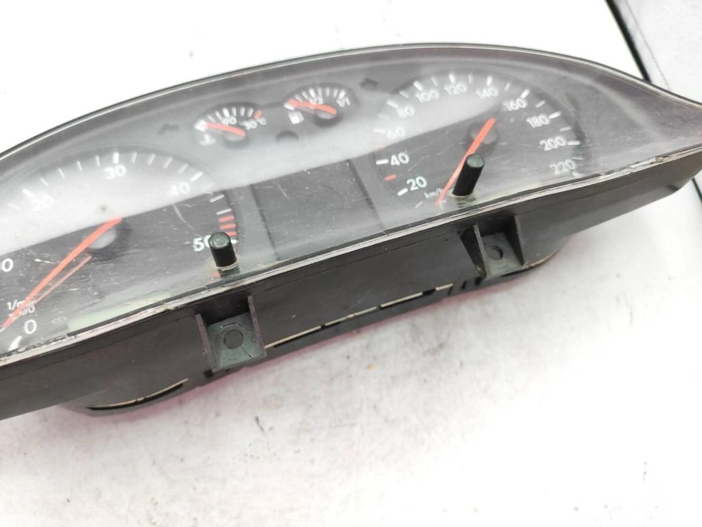 Volkswagen PASSAT B5 1.9TDI 1998 speedometer instrument cluster 3B0919861J 