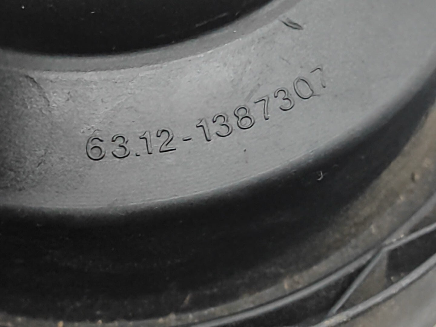 BMW 3 Series E36 325i Front Headlight Bulb Cover Cap 1387307 63121387307