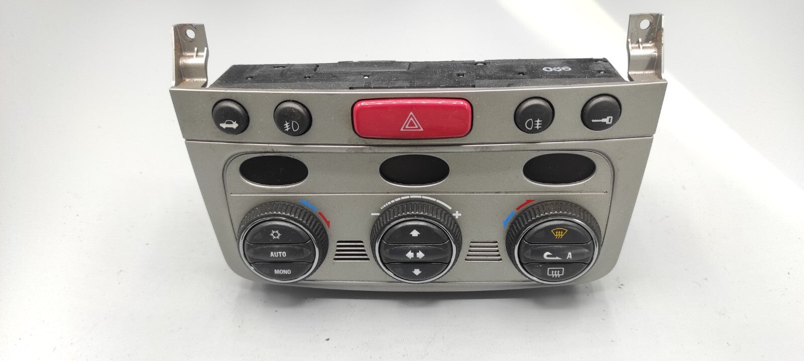 Alfa Romeo GT 1.9JTD 110kW Diesel 2006 LHD Dash Climate Control 01560513690