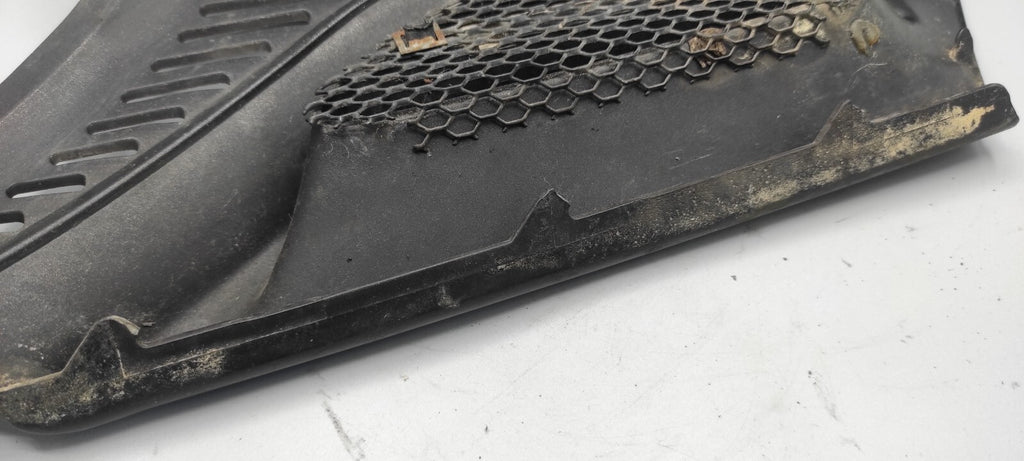 Alfa Romeo 166 2.4JTD 110kW 2002 Front Right Upper Grill 156016559 Black