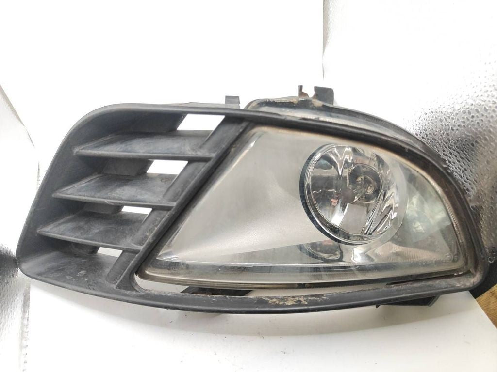 Ford Fiesta 2004 front bumper fog light grill 89202182 