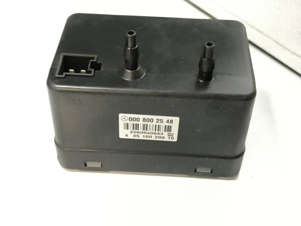 Mercedes-Benz E W211 2003 Central locking vacuum pump A3510020010 