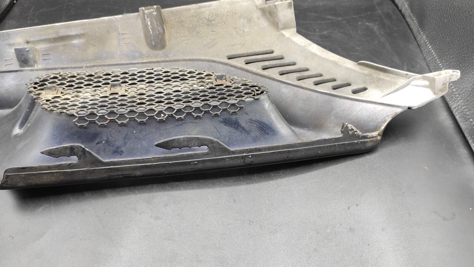 Alfa Romeo 166 2.4JTD 110kW 2003 Front Left Bumper Upper Grill 156016558 Blue