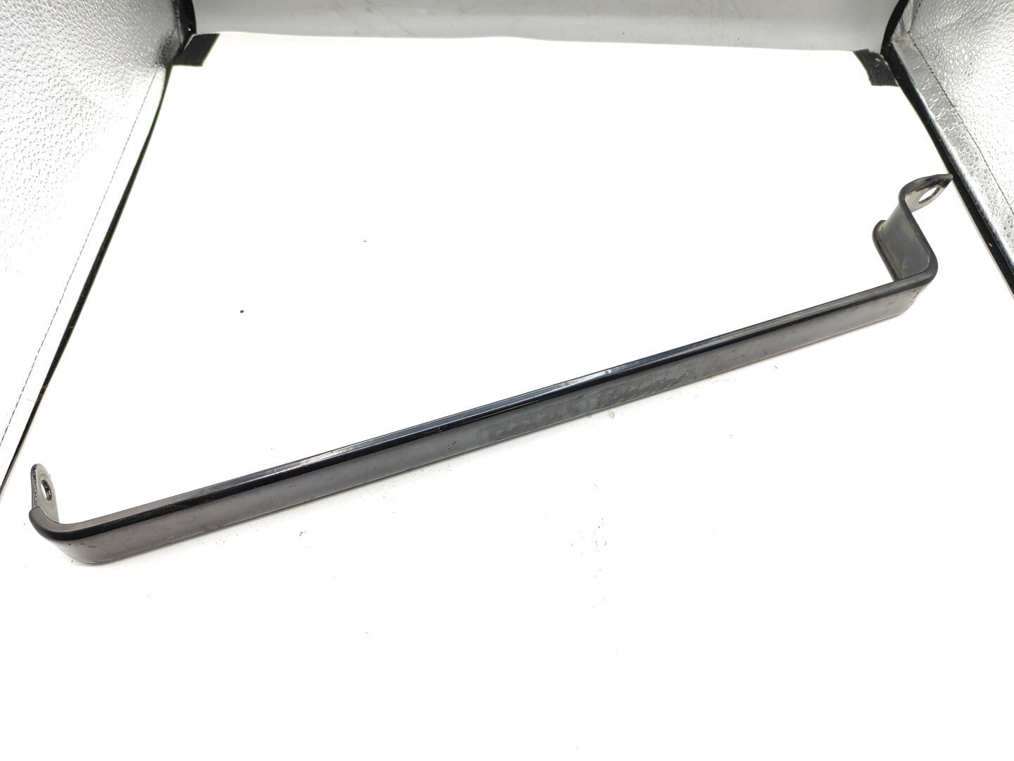 BMW E61 520D 145kW Estate 2006 Rear fuel tank bracket mount stripe