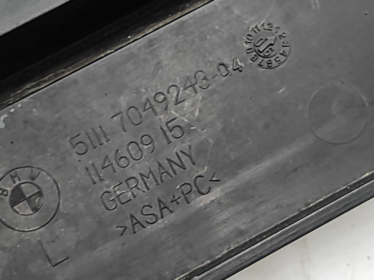 BMW E61 530D 170kW Estate Front Left Side Fog Light Grill Trim 7049243