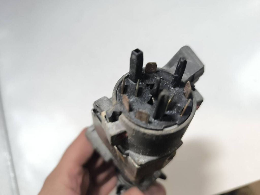 Audi A4 S4 B6 8E 8H 2002 Diesel Ignition barrel lock with key 4B0905851F 