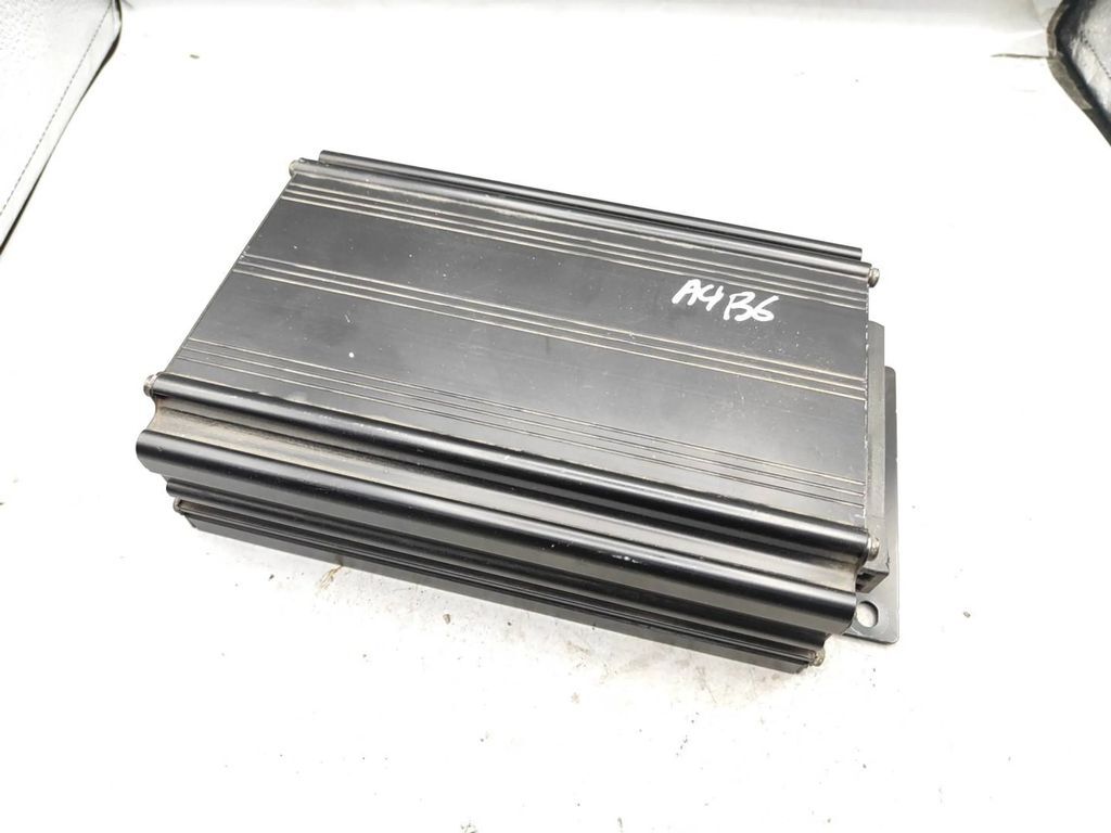 Audi A4 S4 B6 8E 8H 2003 Sound amplifier 8E5035223A 