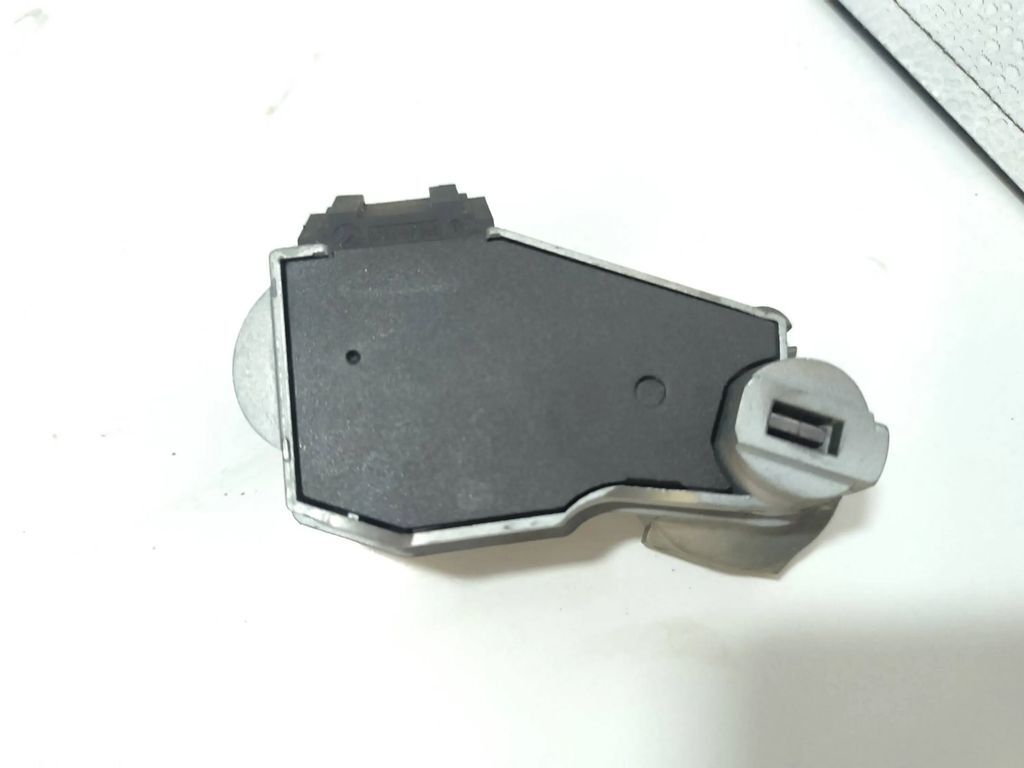 Mercedes-Benz E W211 2003 Steering wheel column lock A2034621130 ISU2096