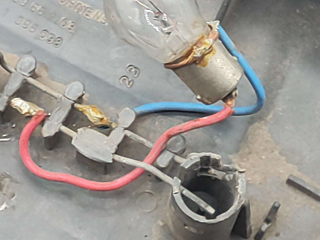 BMW 3 Series E30 FACELIFT LHD Rear Right Taillight Light Cover 1386098