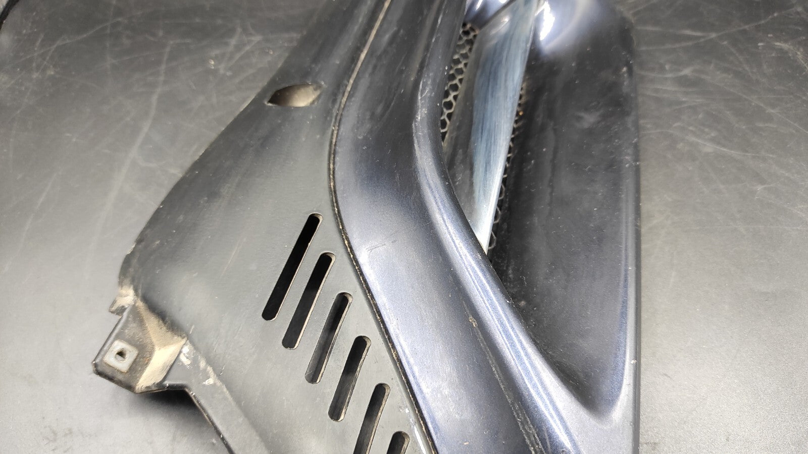 Alfa Romeo 166 2.4JTD 110kW 2003 Front Left Bumper Upper Grill 156016558 Blue