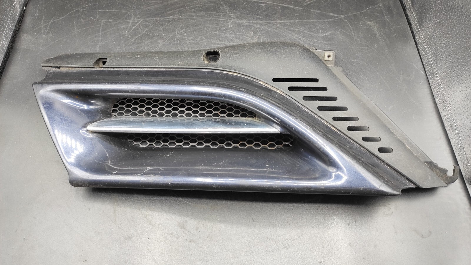 Alfa Romeo 166 2.4JTD 110kW 2002 Front Right Upper Grill 156016559 Blue