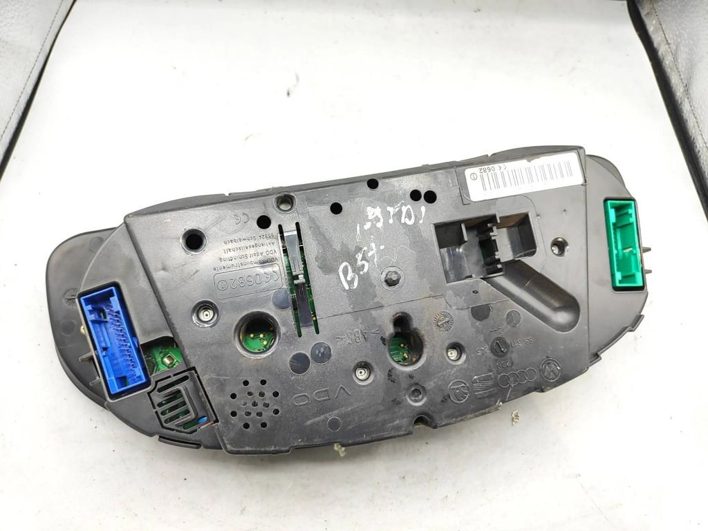 Volkswagen PASSAT B5.5 2005 LHD speedometer instrument cluster 3B0920829A 