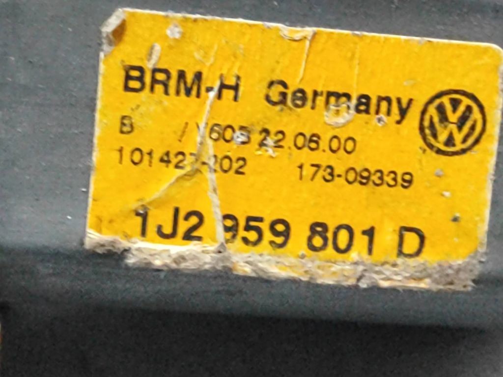 Volkswagen Golf 2001 front window regulator motor 1J2959801D 