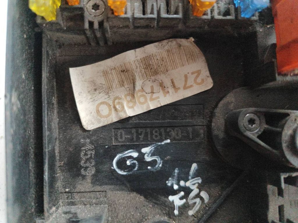 Volkswagen Golf V 2003 Fuse module 017181301 