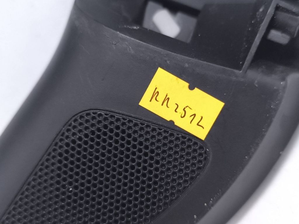 Volkswagen Golf V 2003 Front right side door speaker tweeter trim