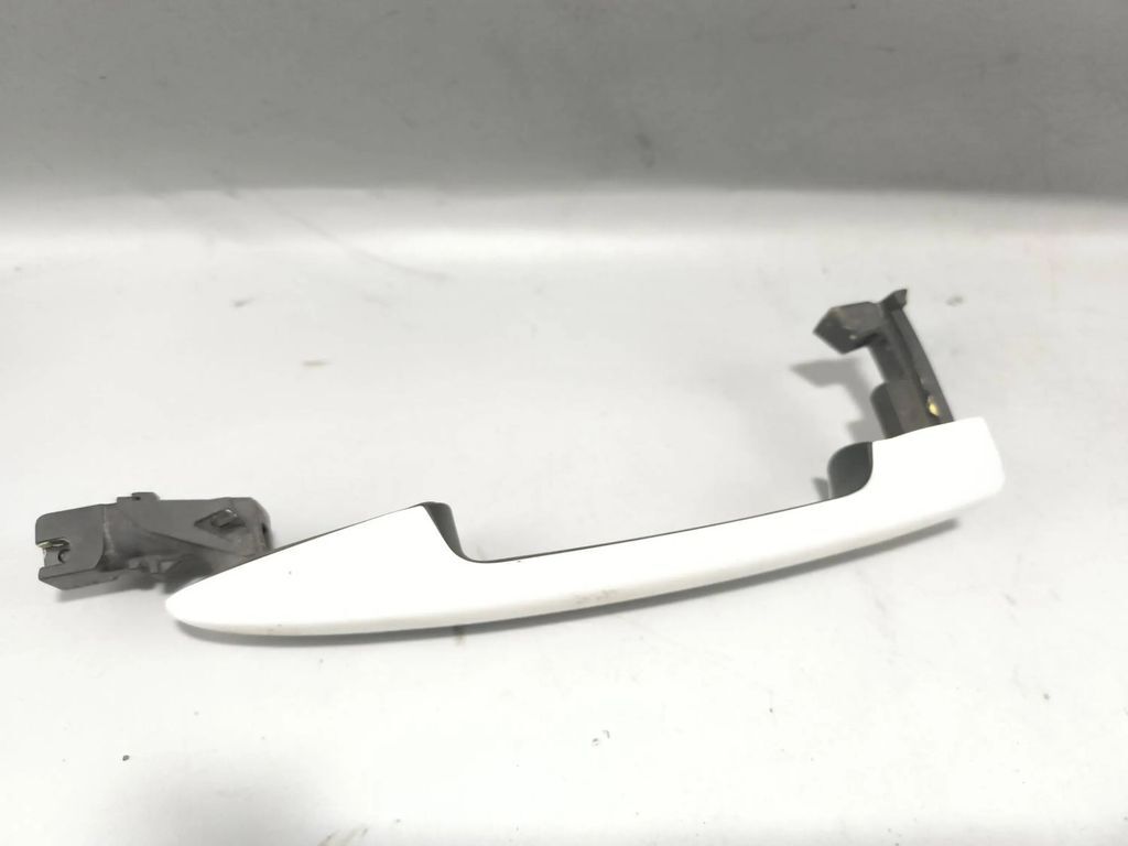 Mazda 3 III BM BN 2.0 121kW 2014 front left door exterior handle 