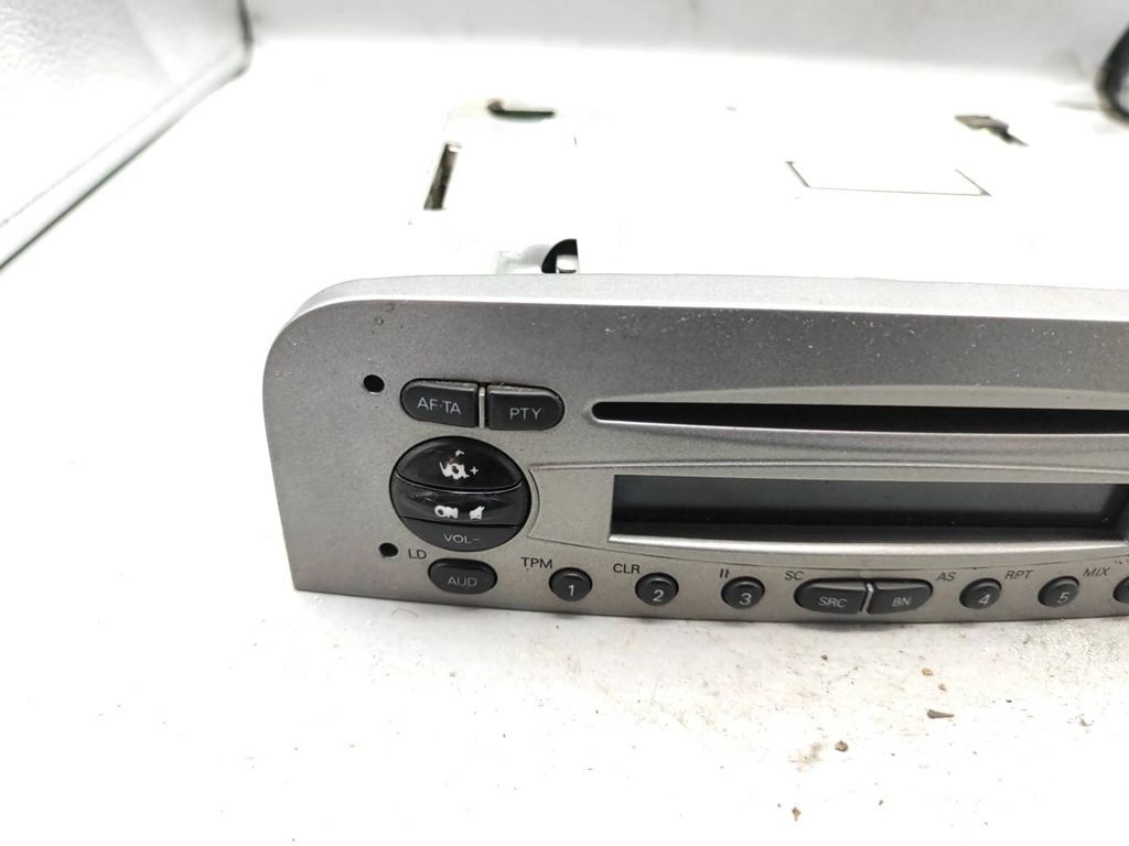 Alfa Romeo 147 Facelift 2007 Radio CD player head unit 1560534690 