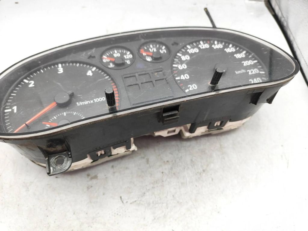 Audi A3 8L TDI 2000 Diesel LHD speedometer instrument cluster 8L0919860 
