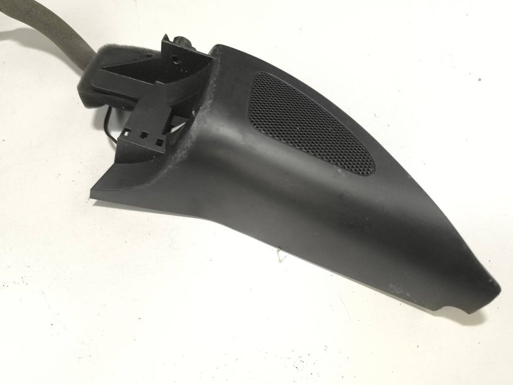 Volkswagen Golf V 2003 Front right side door speaker tweeter trim