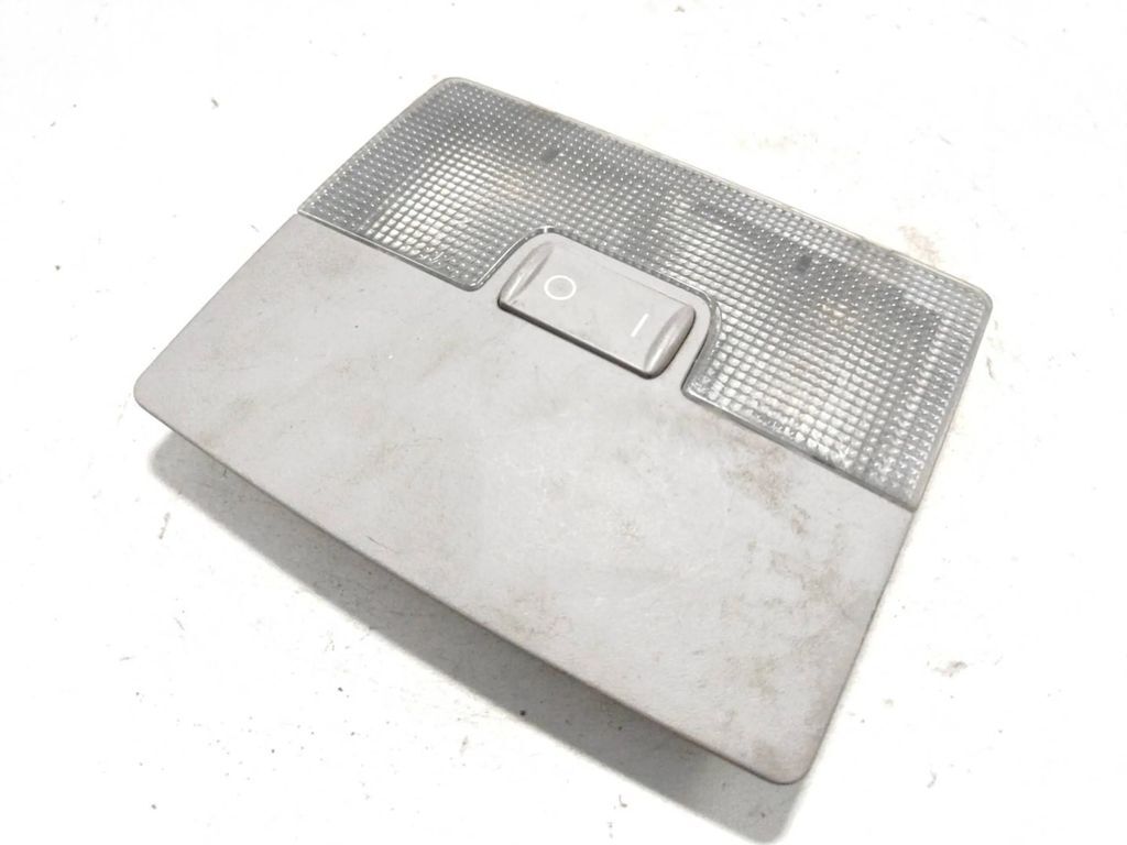 Audi A6 S6 C5 4B 2002 front seat reading dome light 4B0947105 