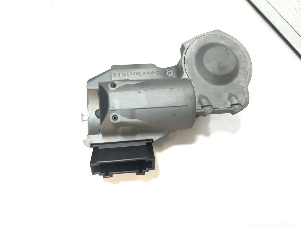Mercedes-Benz E W211 2003 Steering wheel column lock A2034621130 ISU2096