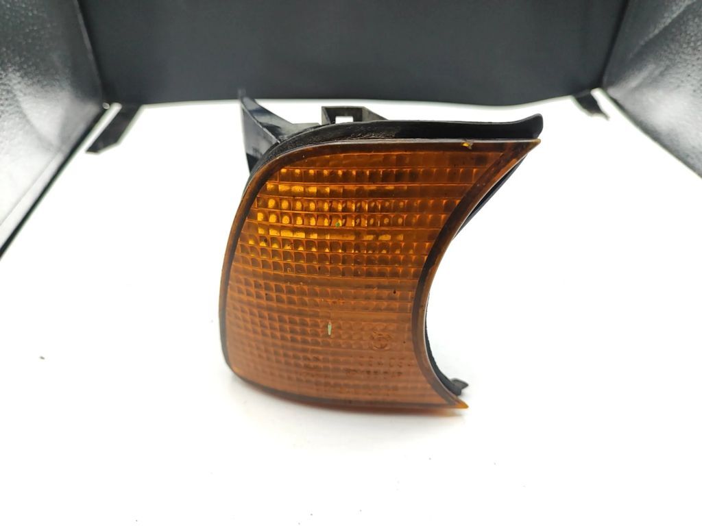 BMW 5 Series E34 1992 front right turn indicator light 1384034 