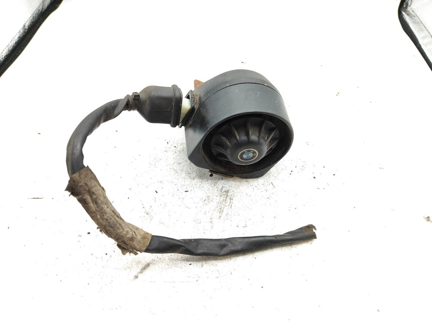 BMW 5 SERIES E39 530D 142kW Estate 2001 Front Alarm Horn Siren 812080224