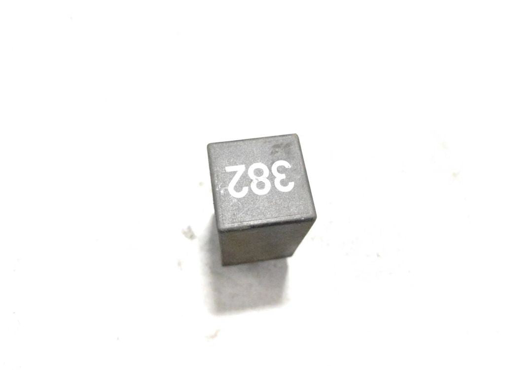 Audi A3 S3 8L 1997 relay 4D0907131 
