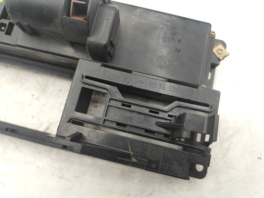 BMW 5 E34 1992 AC Climate control unit module switches 8390170 