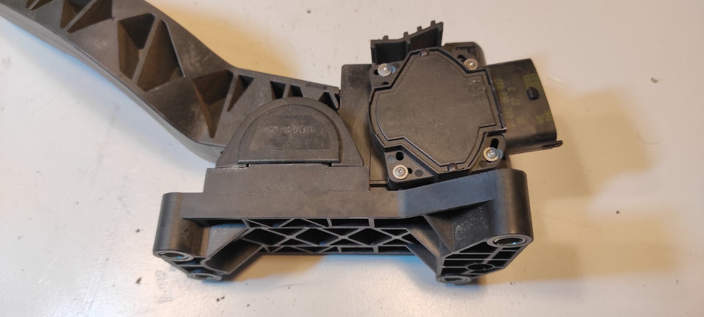 Alfa Romeo 147 1.9JTD 85kW 2002 LHD Throttle Gas Pedal 0281002380 46755863