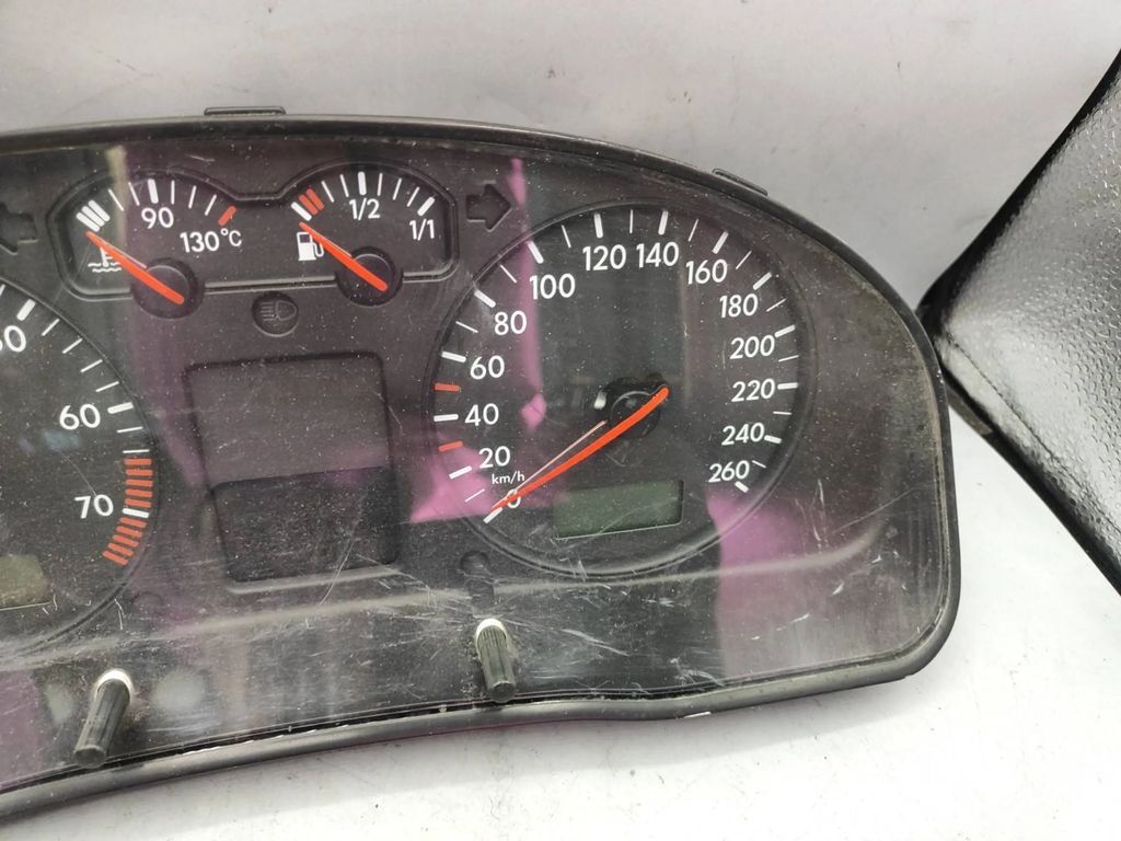 Volkswagen PASSAT B5 Petrol 1999 speedometer instrument cluster 3B0920822 