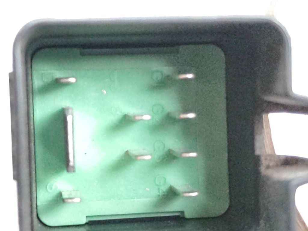 Audi A3 S3 A3 Sportback 8P 2007 Glow plug pre heat relay 038907281D 