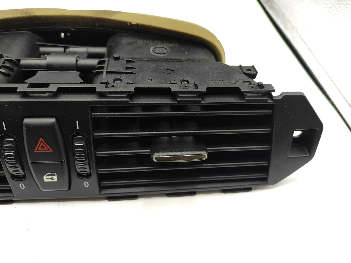 BMW 5 Series E61 530D 170kW 2006 LHD Front Center Grill 6910734 7009275