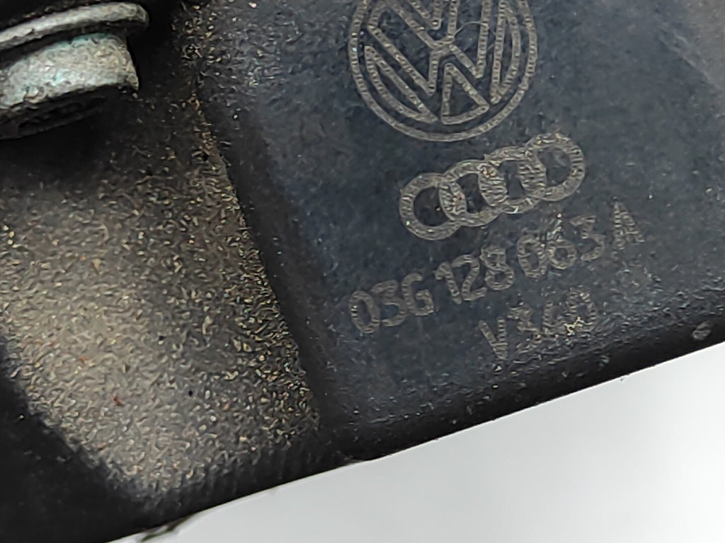 Volkswagen Passat B6 2.0TDI 2007 EGR Valve 03G129637A 03G128063A