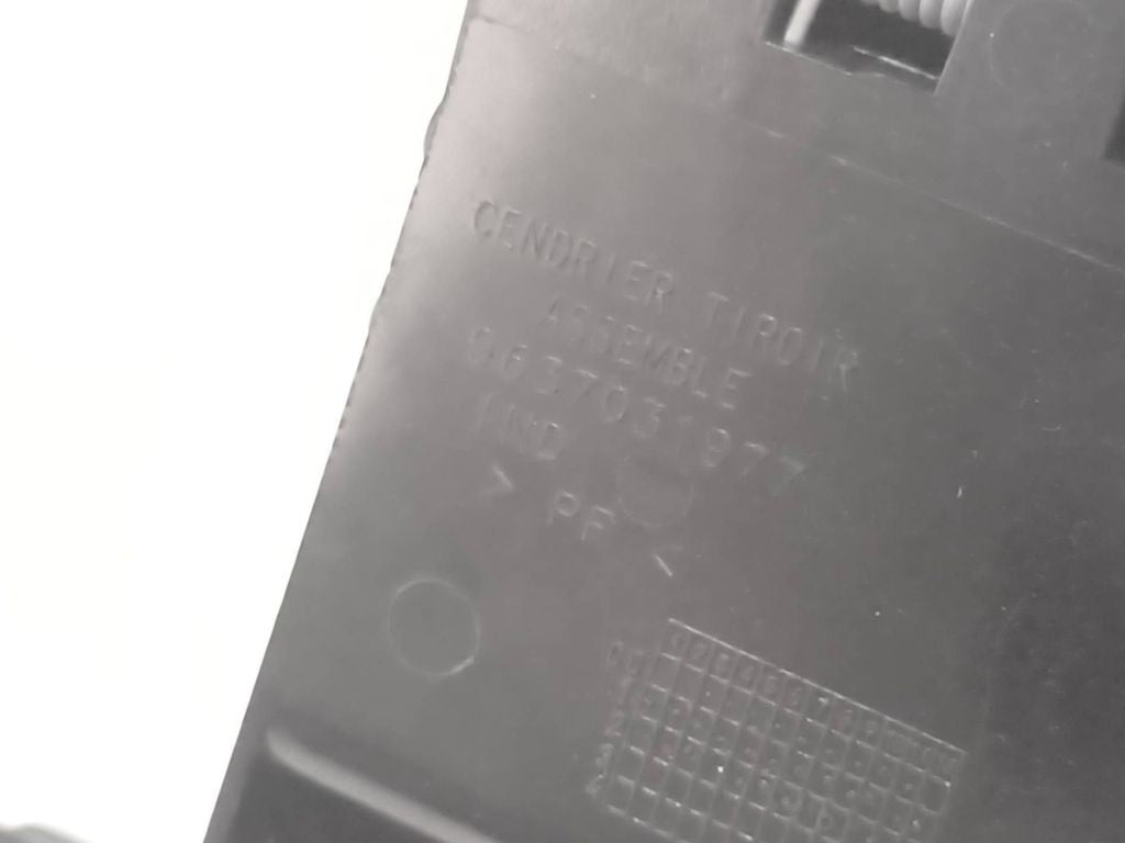 Peugeot 307 2002 ashtray insert 9637031977 