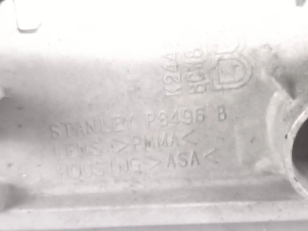 Mazda 3 III BM BN 2.0i 121kW 2014 rear light reflector P8496B 