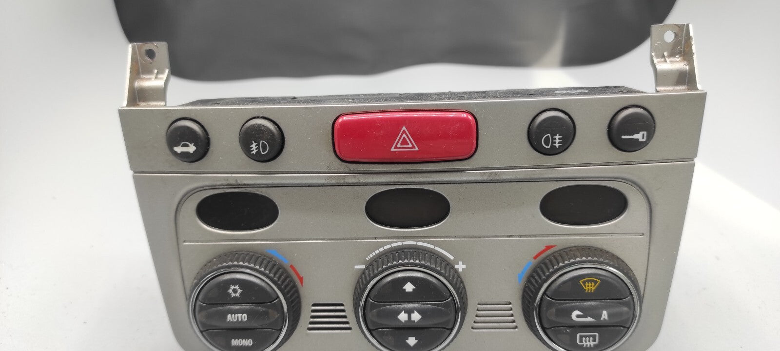 Alfa Romeo GT 1.9JTD 110kW Diesel 2006 LHD Dash Climate Control 01560513690