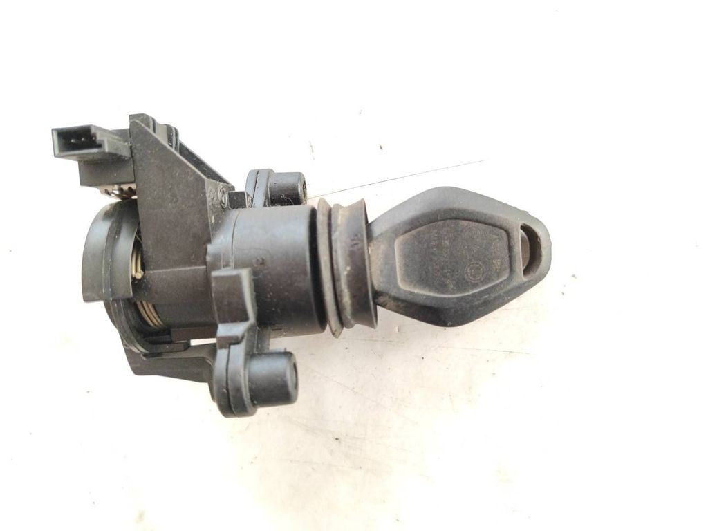 BMW 3 E46 2001 tailgate exterior lock with key