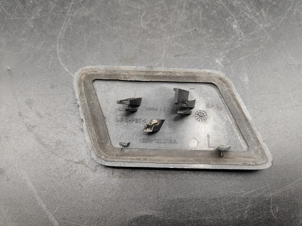 Ford Mondeo MK3 2.5 V6 2004 Front Bumper Spray Nozzle Jet Cover 1S7113L019A