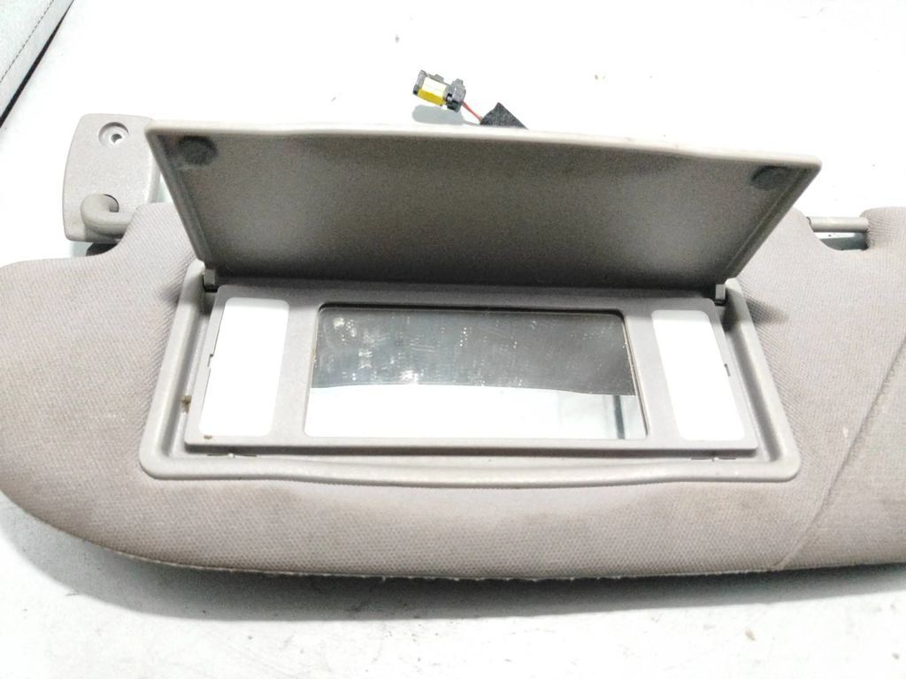 Peugeot 607 2.2i 116kW 2001 LHD Front Left sun visor cover