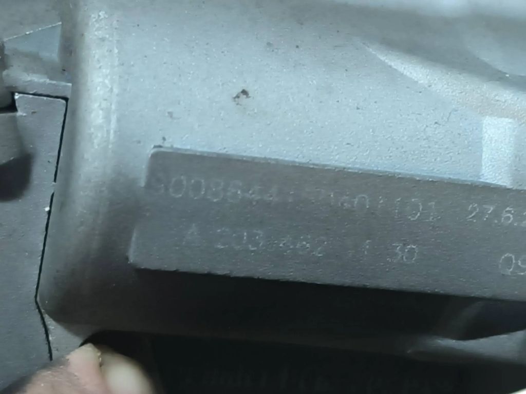 Mercedes-Benz E W211 2003 Steering wheel column lock A2034621130 ISU2096