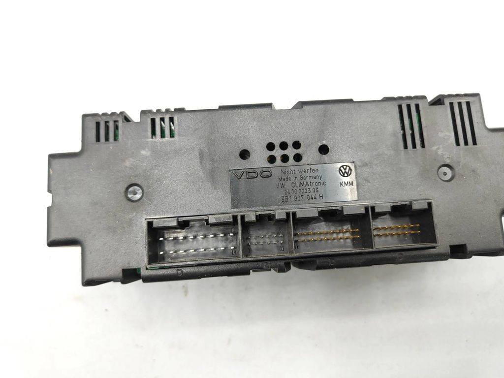 Volkswagen VW PASSAT B5 1999 AC Climate control unit module 3B1907044H 