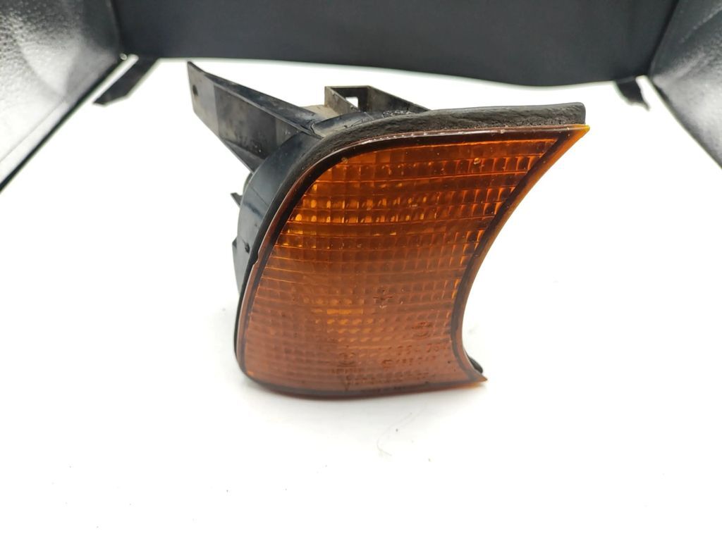 BMW 520 Series E34 1992 front right turn indicator light 1384034 