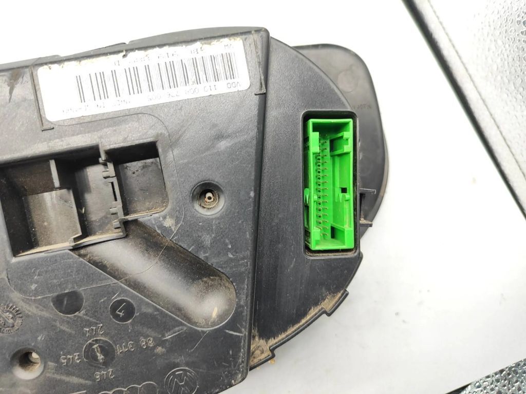 Volkswagen PASSAT B5 1.9TDI 1997 speedometer instrument cluster 3B0919880D 