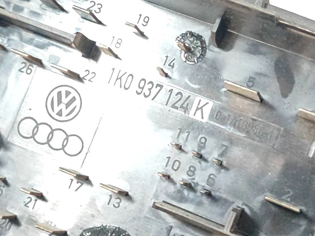 Volkswagen Golf V TDI Diesel 2005 Fuse box module 1K0937124K 