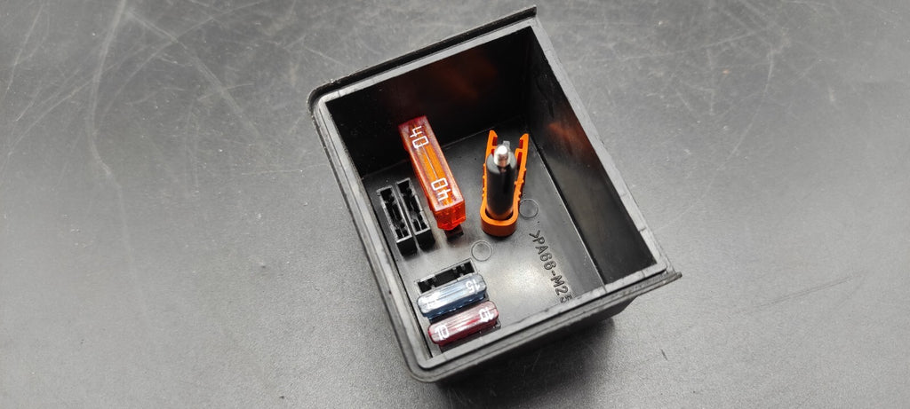 Alfa Romeo 166 2.4JTD 110kW 2002 Fuse Box Module Cover Cap